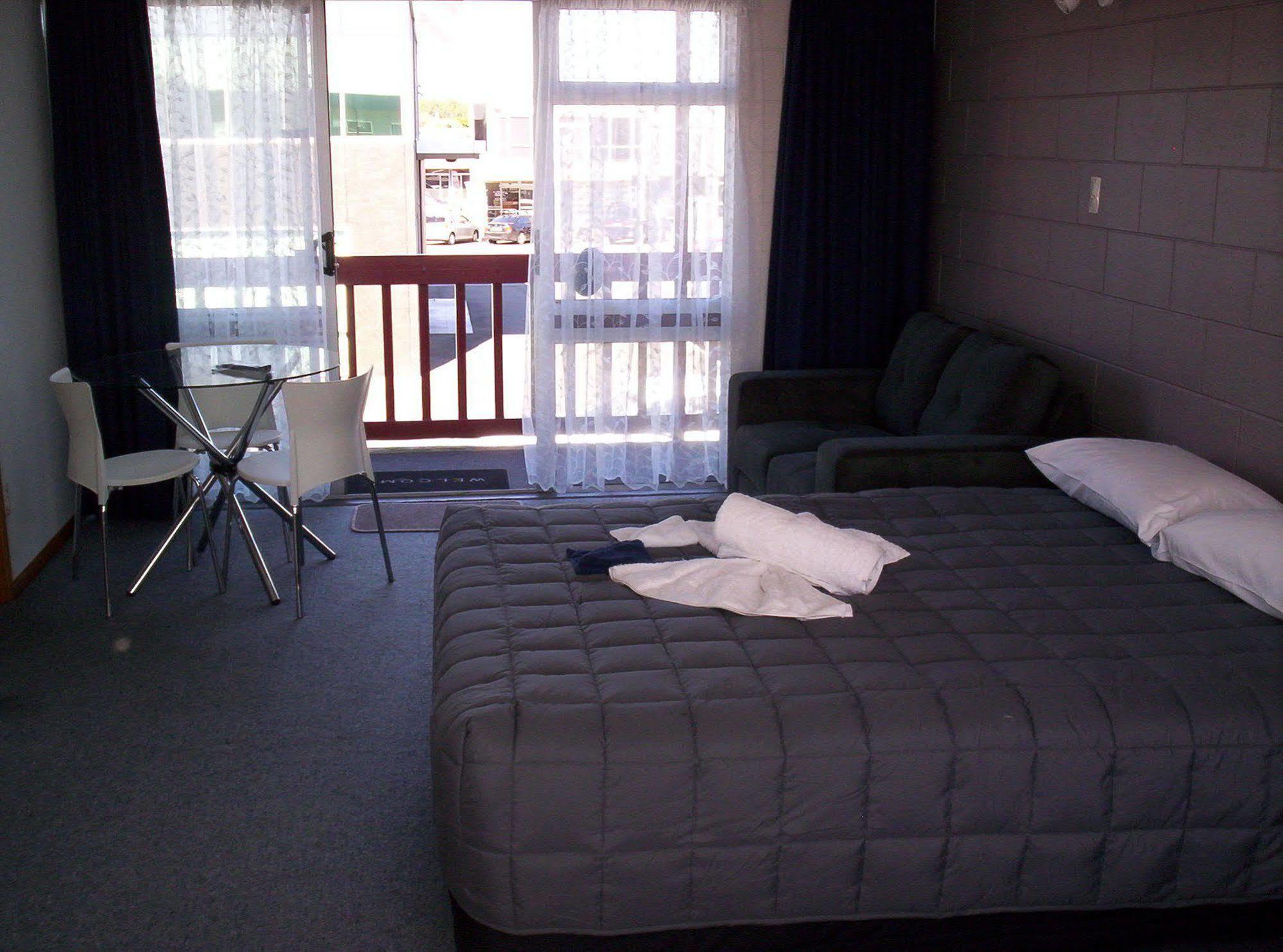 Broadway Motor Inn Palmerston North Buitenkant foto